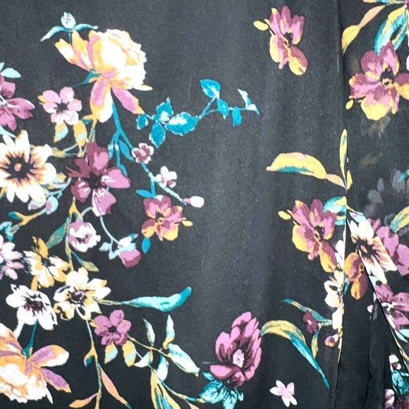 IZ Byer Stunning Floral on Black  Ruffle Bell Sleeve Blouse Size M - Picture 11 of 16